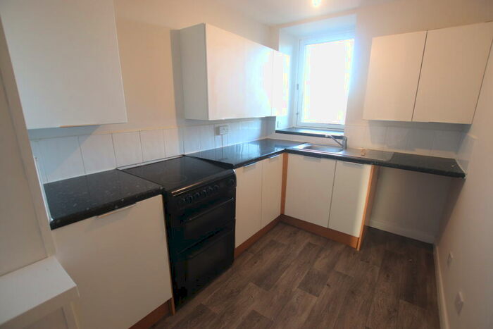 2 Bedroom Flat To Rent In Whalers Close, Stobswell, DD4