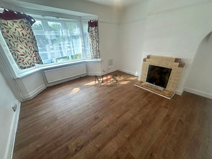 4 Bedroom Terraced House To Rent In Southall Lane, Cranford, TW5