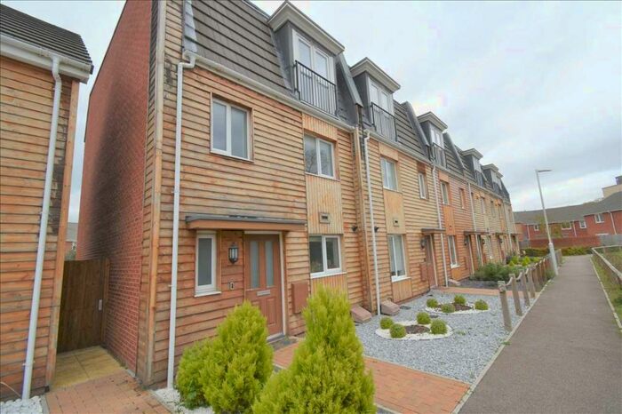 3 Bedroom House To Rent In Godman Walk, Dartford, DA1
