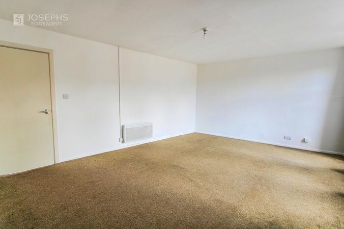 1 Bedroom Flat To Rent In Rishton Lane, Bolton, BL3