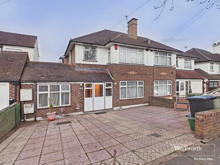 4 Bedroom Semi Detached House For Sale In Shaftesbury Avenue, Kenton, Harrow, HA3