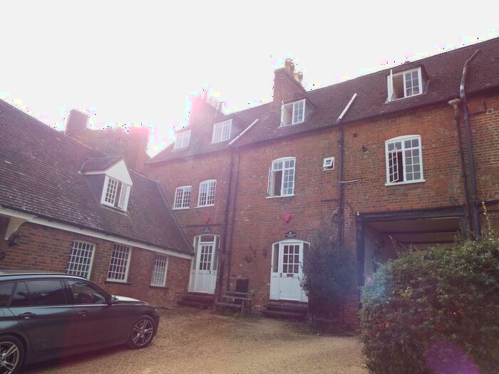 2 Bedroom Flat To Rent In Bedford Street, Woburn, Milton Keynes, Buckinghamshire., MK17