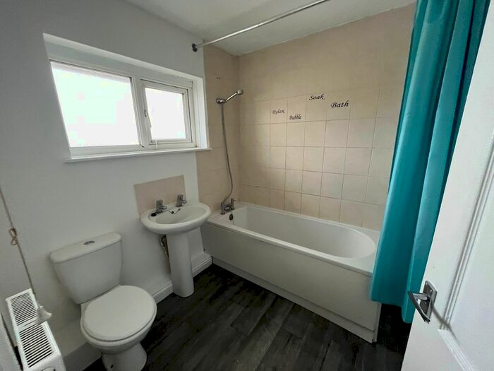 3 Bedroom Terraced House To Rent In Oakington Garth, Bransholme, Hull, HU7