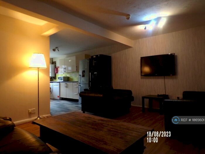 7 Bedroom Terraced House To Rent In Derby Road, Manchester, M14