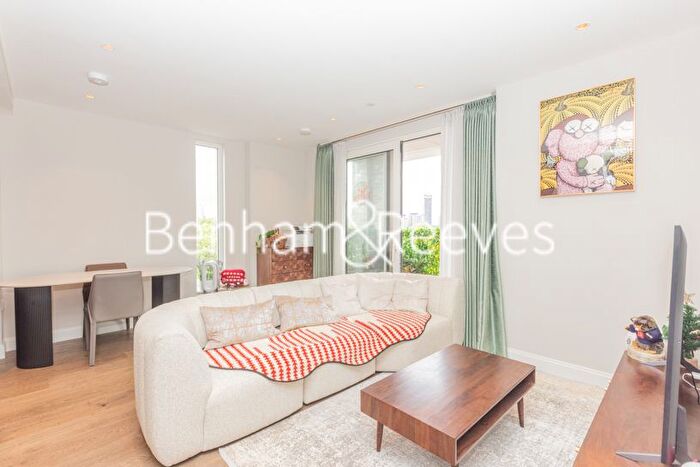 2 Bedroom Flat To Rent In Juniper Gardens, Oval, SE11