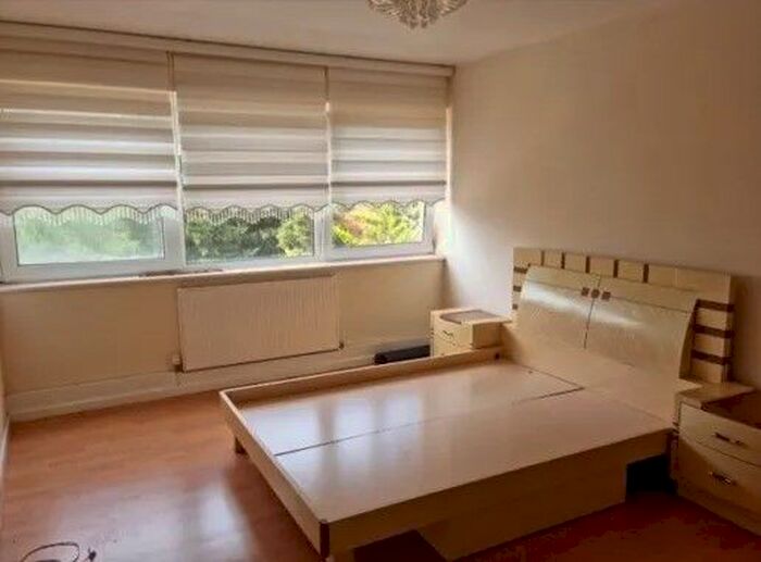 2 Bedroom Flat To Rent In Johnstone House, Belmont Hill, London, SE13