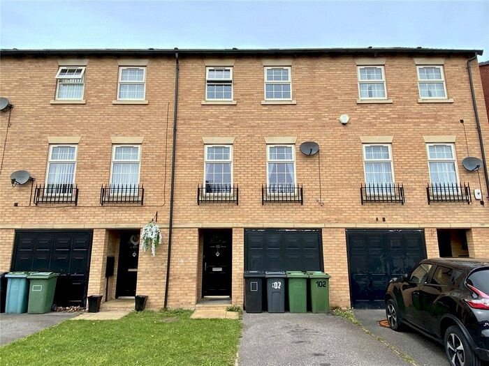 Houses for sale & to rent in WF13 3QN, Ravens Avenue, Dewsbury West