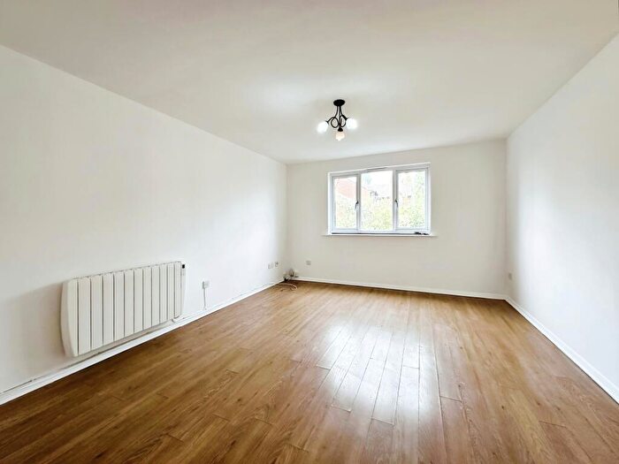 2 Bedroom Flat To Rent In Porter Close, Grays, RM20