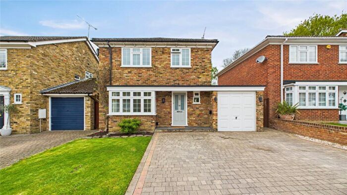 4 Bedroom Detached House For Sale In Turpins Rise, Windlesham, Surrey, GU20