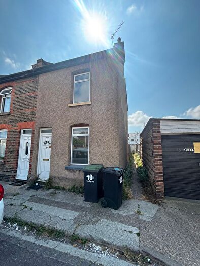 2 Bedroom Property To Rent In Hartfield Place, Northfleet, DA11