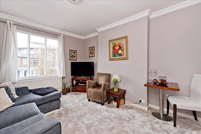 2 Bedroom Flat To Rent In Cathnor Road, London, W12