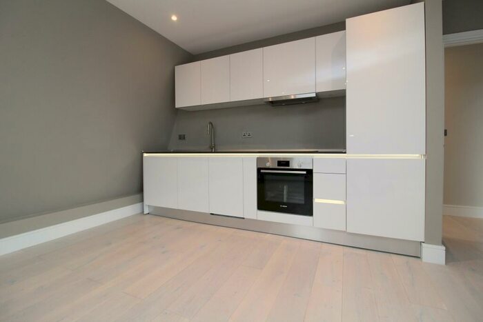 2 Bedroom Penthouse To Rent In Parkway, Chelmsford, CM2