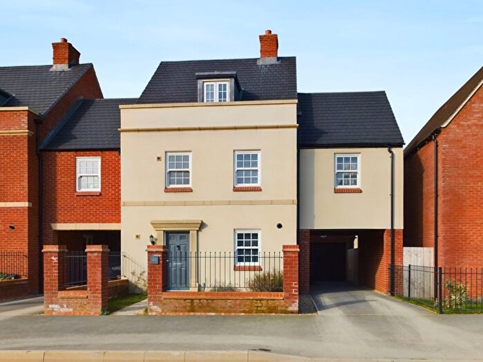 4 Bedroom Semi-Detached House For Sale In Yeoman Road, Towcester, NN12