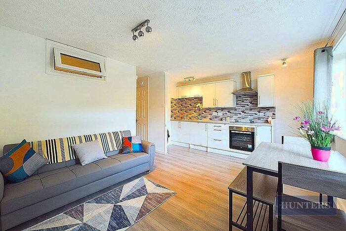 1 Bedroom Flat To Rent In Duncan Court, Anson Drive, SO19