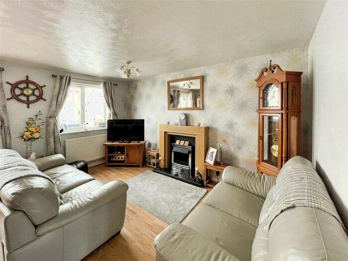 3 Bedroom Semi-Detached House To Rent In Village Close, Skelmersdale, West Lancashire, WN8