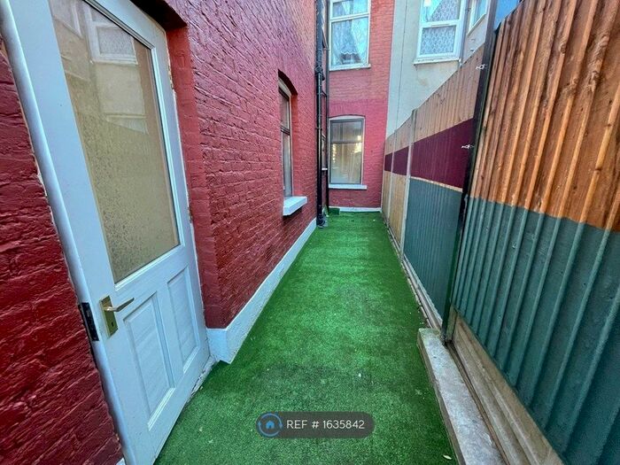 2 Bedroom Flat To Rent In Ley Street, Ilford, IG1