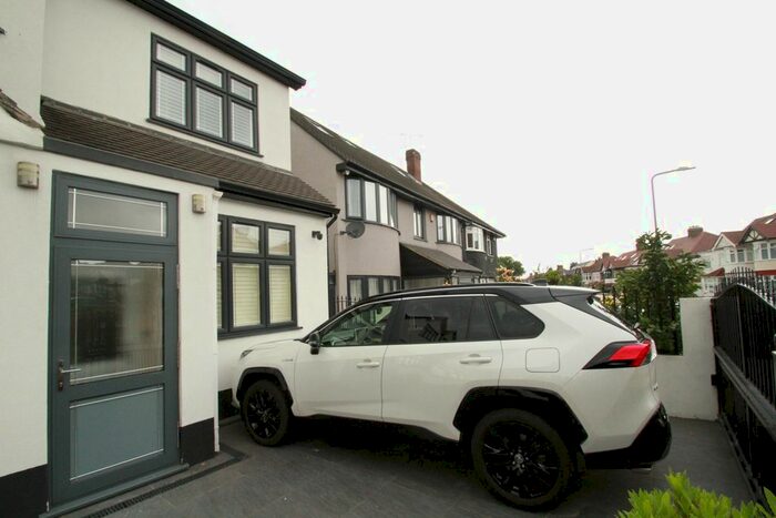 2 Bedroom Semi-Detached House To Rent In Canterbury Avenue, Ilford, IG1