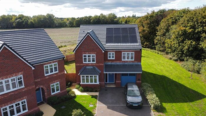4 Bedroom Detached House For Sale In Burton Drive, Devizes, SN10