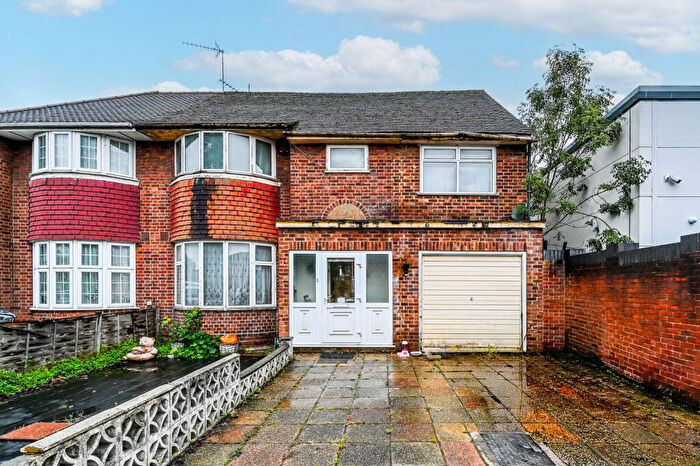 4 Bedroom Semi-Detached House For Sale In Iveagh Avenue, West Twyford, London, NW10