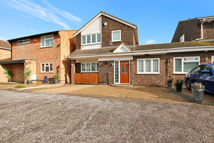 4 Bedroom Detached House For Sale In Colnbrook, SL3