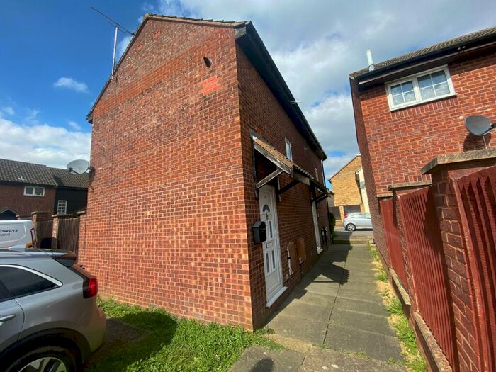 1 Bedroom House To Rent In Lime Close, SG2