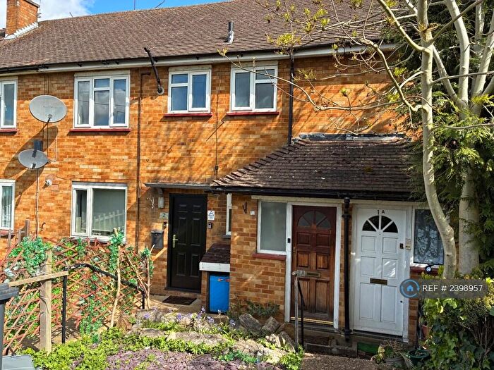 1 Bedroom Flat To Rent In Byng Drive, Potters Bar, EN6