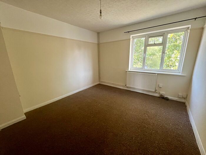 2 Bedroom Maisonette To Rent In Shaftesbury Avenue, Feltham, TW14