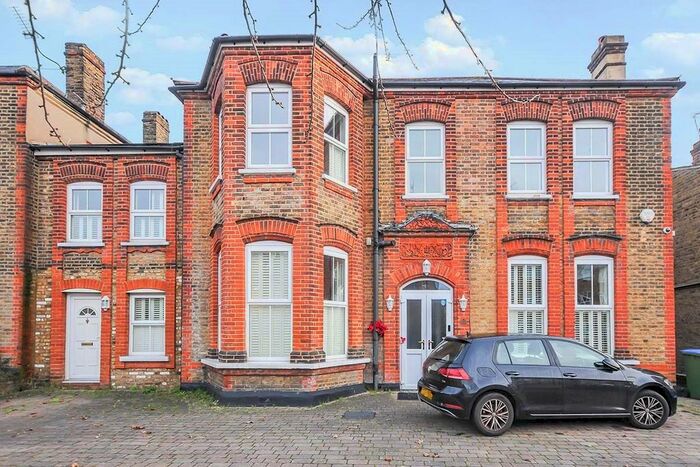 6 Bedroom Semi-Detached House To Rent In Westmount Road, London SE9
