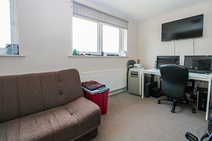 3 Bedroom Detached House For Sale In Speak Close, Pinders Heath, Wakefield, WF1
