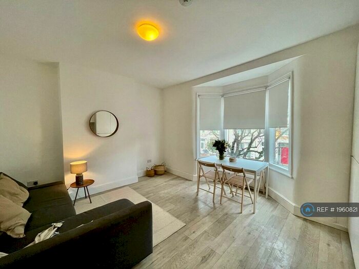 2 Bedroom Flat To Rent In Leyton Park Road, London, E10