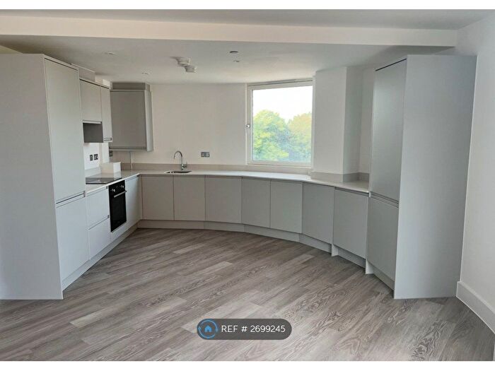 2 Bedroom Flat To Rent In Edgewood Mews, London, N3