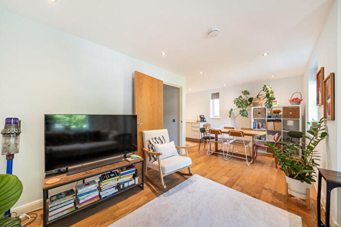 1 Bedroom Apartment For Sale In Waldram Park Road, London, SE23