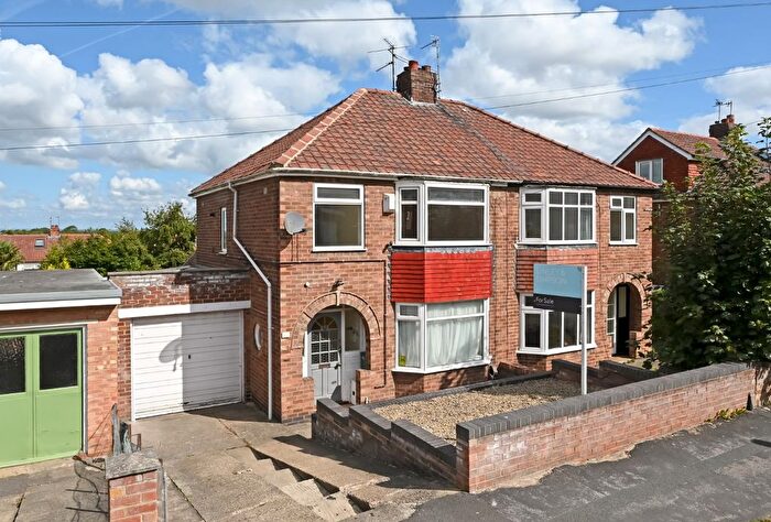 3 Bedroom Semi-detached House For Sale In Newland Park Drive, Hull Road, York, YO10