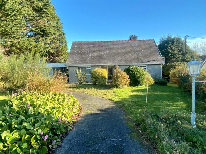 4 Bedroom Detached House For Sale In Fryars Bay, Llanfaes, LL58