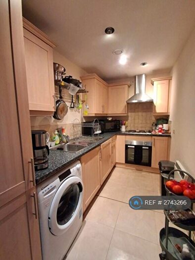 2 Bedroom Flat To Rent In Windsor Court, Newcastle-Under-Lyme, ST5