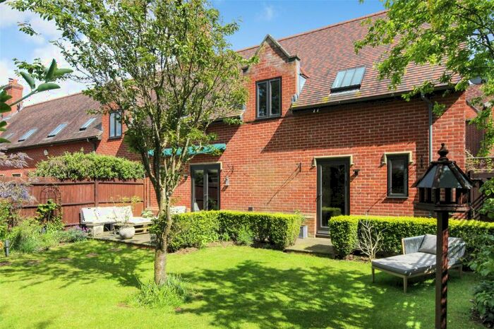 3 Bedroom End Of Terrace House For Sale In Manor Gardens, Westoning, Bedfordshire, MK45