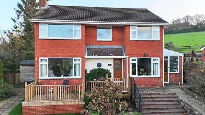 4 Bedroom Detached House For Sale In Butterleigh Drive, Tiverton, EX16