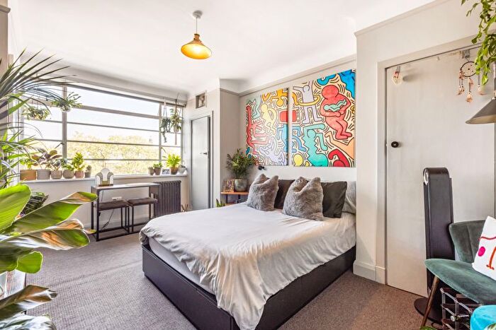 Studio To Rent In Balham High Road, London, SW17