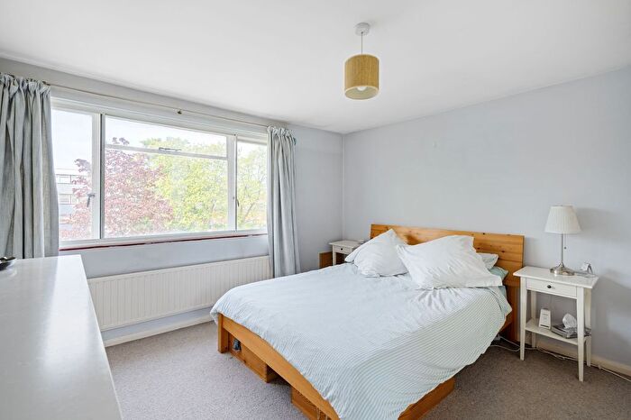 2 Bedroom Flat To Rent In Burnt Ash Road, London, SE12