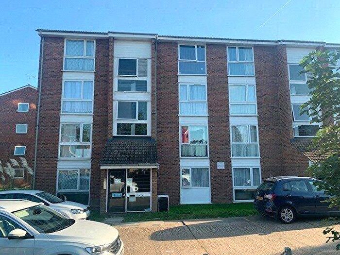 1 Bedroom Apartment To Rent In Dellow Close, Ilford, IG2