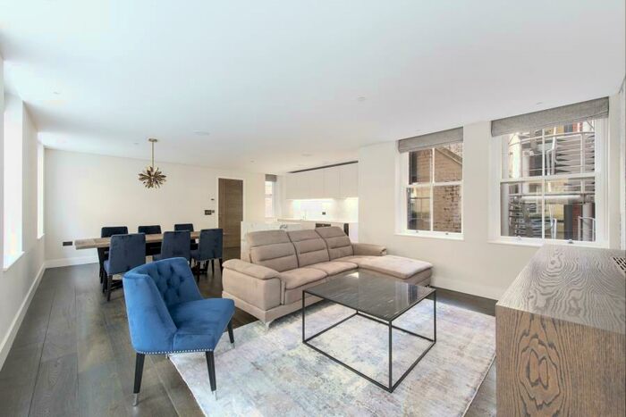 2 Bedroom Apartment To Rent In Pink Mews, Dyer's Buildings, EC1N