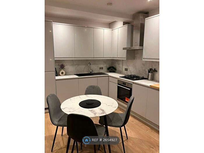 4 Bedroom Flat To Rent In Maurice House, London, SW9