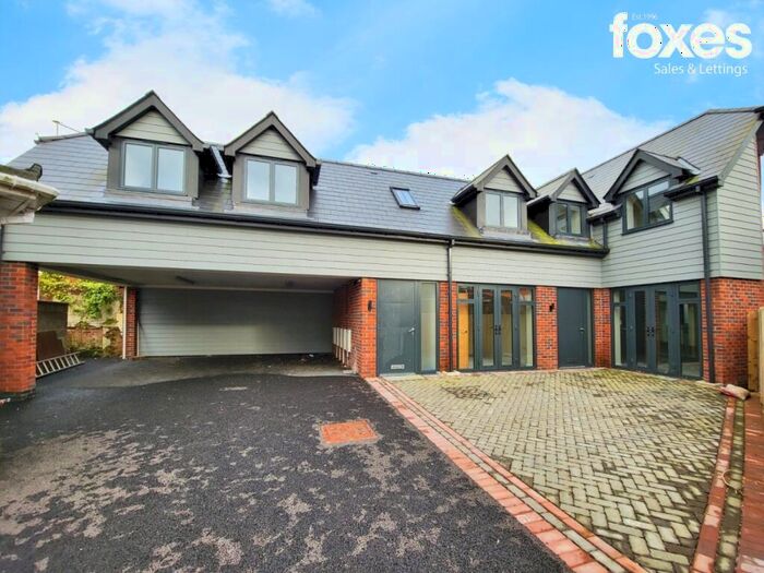 2 Bedroom Town House To Rent In West Street, Ringwood, Hampshire, BH24