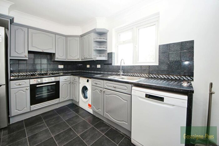 3 Bedroom House To Rent In Browning Avenue - Worcester Park, KT4