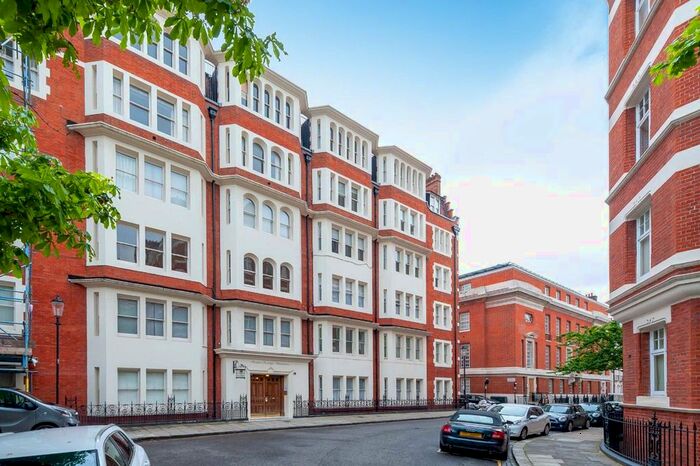 3 Bedroom Flat To Rent In Sloane Terrace, London, SW1X