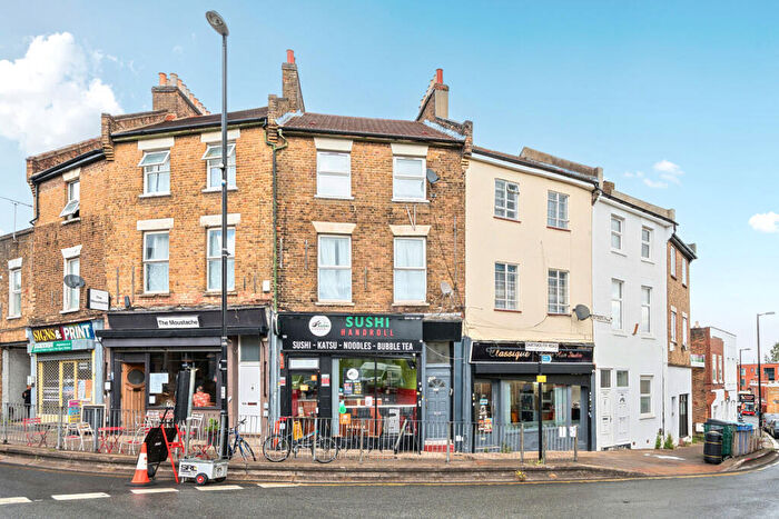 2 Bedroom Apartment For Sale In Dartmouth Road, London, SE26