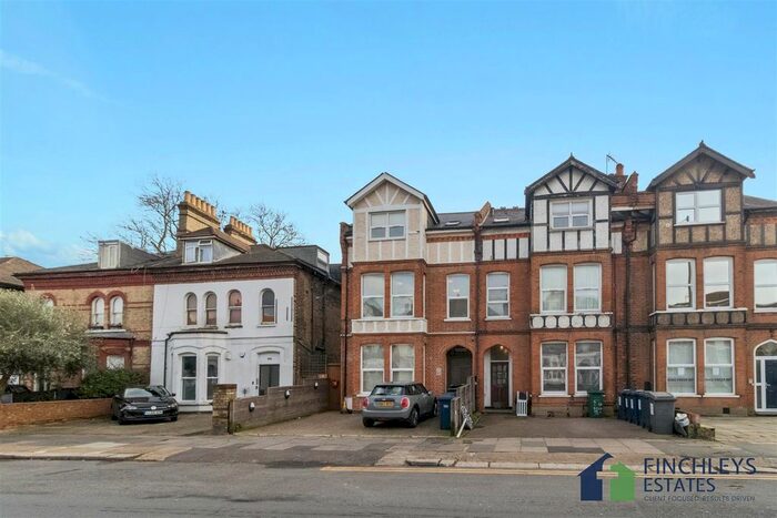 3 Bedroom Flat To Rent In Ballards Lane, Finchley, N3