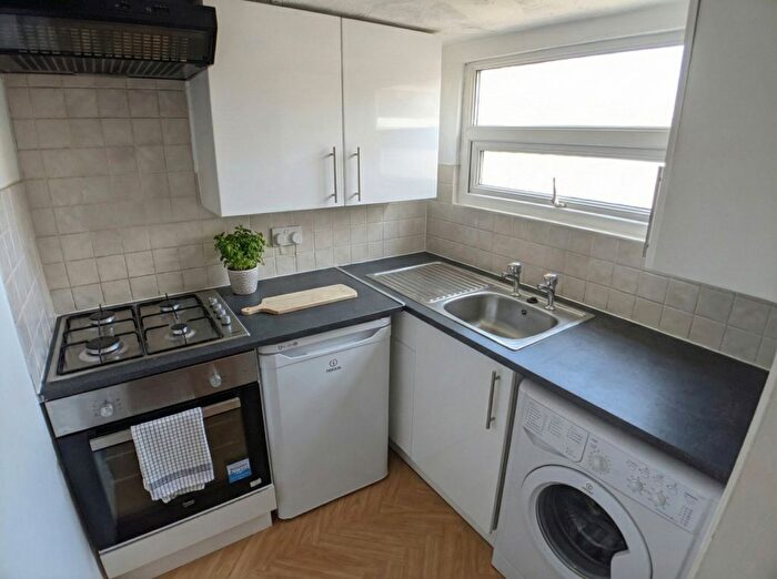 1 Bedroom Flat To Rent In Bed – Blair Road, Whalley Range, M16