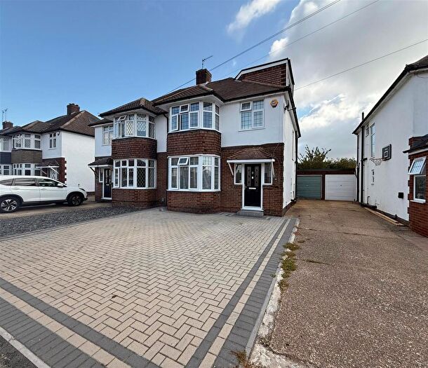 4 Bedroom Semi-Detached House To Rent In Woodgreen Road, Luton, LU2