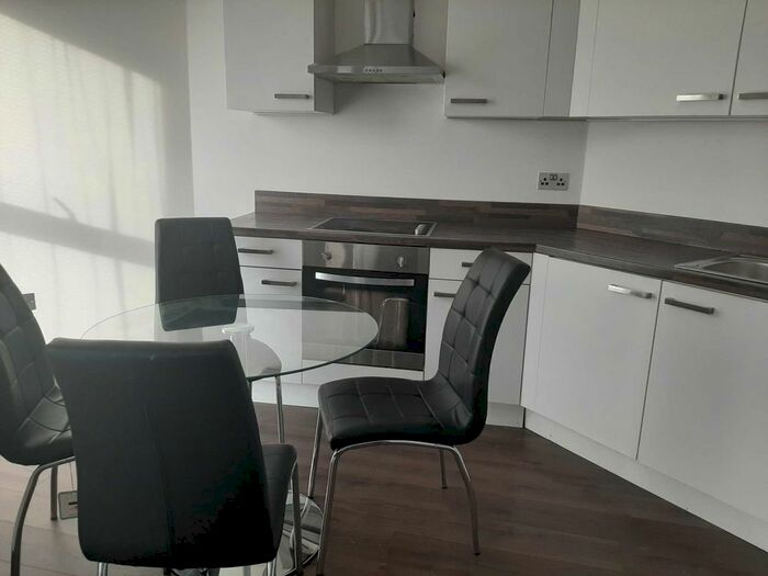 1 Bedroom Flat To Rent In Park Crescent, Luton, LU1